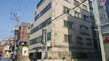 Happy Tree Guesthouse - Hostel Seoul 2*,