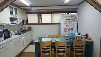 Happy Tree Guesthouse - Hostel Seoul Hotel